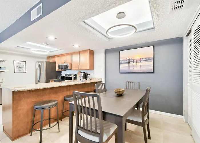 Intracoastal 5 Min Walk To The Beach! *