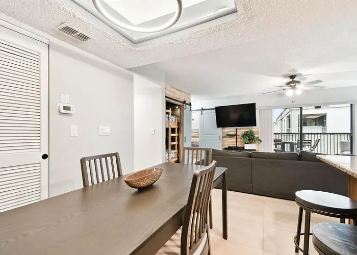 Intracoastal 5 Min Walk To The Beach!