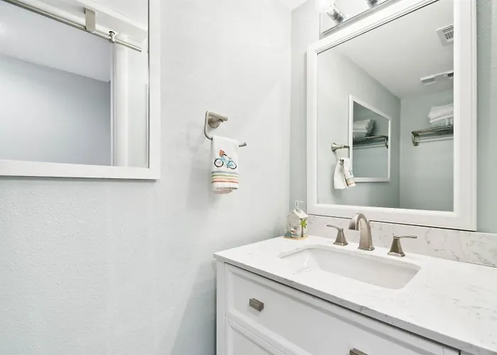 Intracoastal 5 Min Walk To The Beach! *