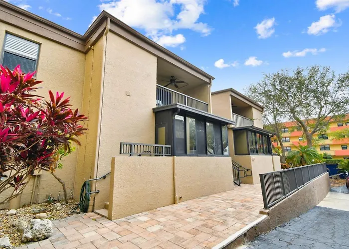 Intracoastal 5 Min Walk To The Beach!